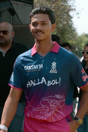 behind-the-lens-with-yashasvi-xa46a64.Click to read full article.