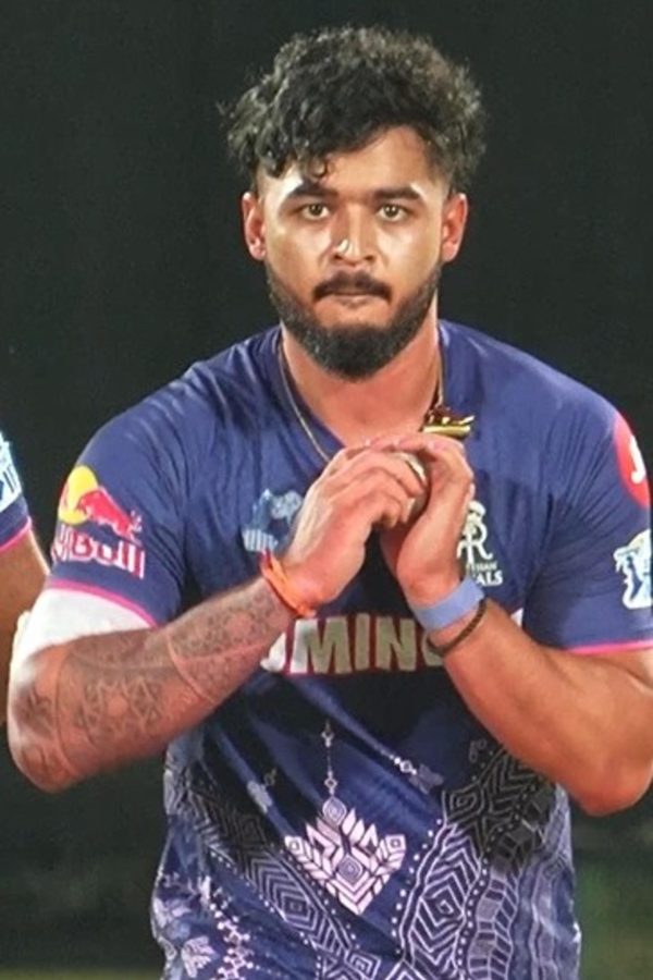 riyan-rolls-his-arm-over-in-the-nets-x9gqn1i.Click to read full article.