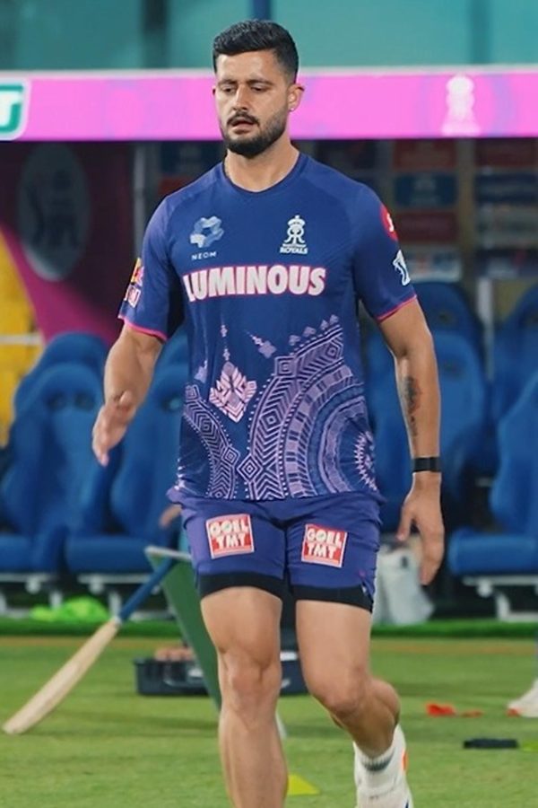 royals-get-rolling-with-a-high-energy-warm-up-x9hix2k.Click to read full article.