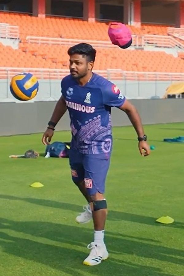 team-royals-have-a-ball-with-keepy-ups-x9hproo.Click to read full article.