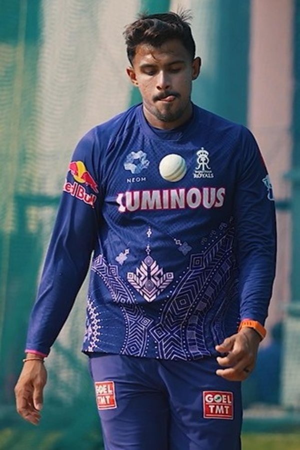 royals-bowling-attack-on-display-x9h6dli.Click to read full article.