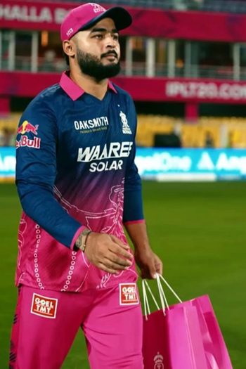 captain-riyan-parags-special-gesture-for-the-ground-staff-xa6b4zw.Click to read full article.