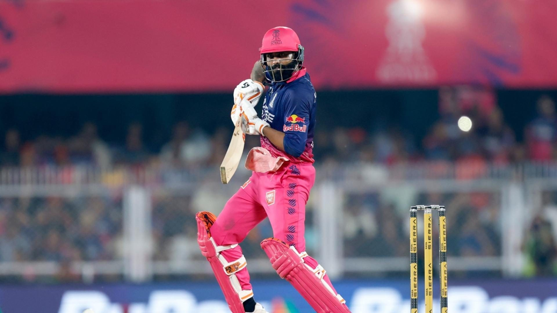 ravindra-jadeja-second-indian-all-rounder-4000-runs-200-wickets.Click to read full article.